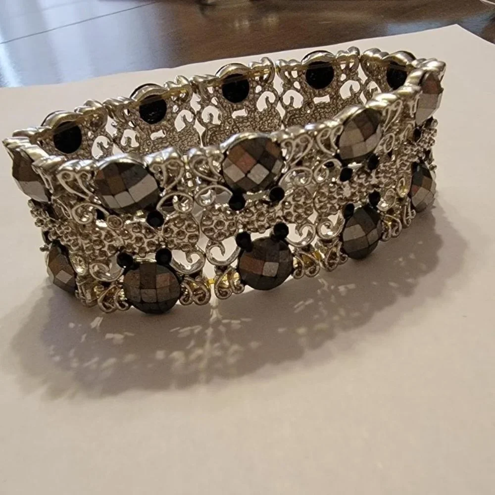 Vintage Costume Jewelry Stretch Bracelet - Picture 2 of 2